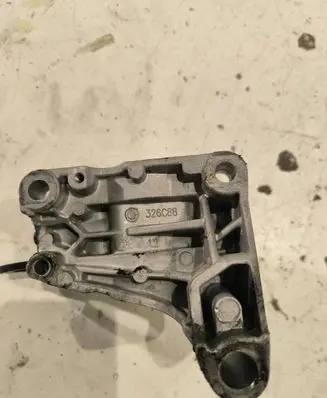 Volvo V70 Engine mount bracket 326C88