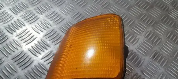 Volkswagen PASSAT B3 Front indicator light 357953049 133717