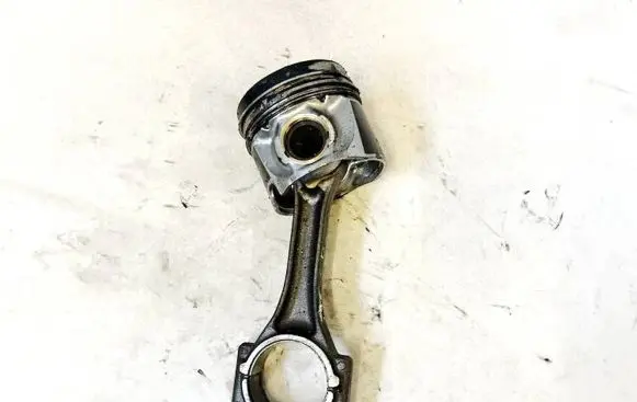 Ford Galaxy Piston with connecting rod