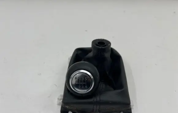 Mazda 3 Gear lever shifter trim leather/knob 
