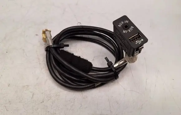 BMW X3 F25 USB socket connector 84109266607 84109343604