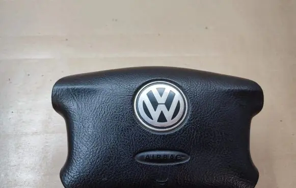 Volkswagen Golf IV Steering wheel airbag 3B0880201BM