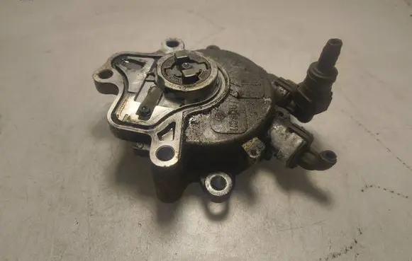 Land Rover Discovery 3 - LR3 Vacuum pump 4R8Q2A451AE D1681A0000 CFMLB18404