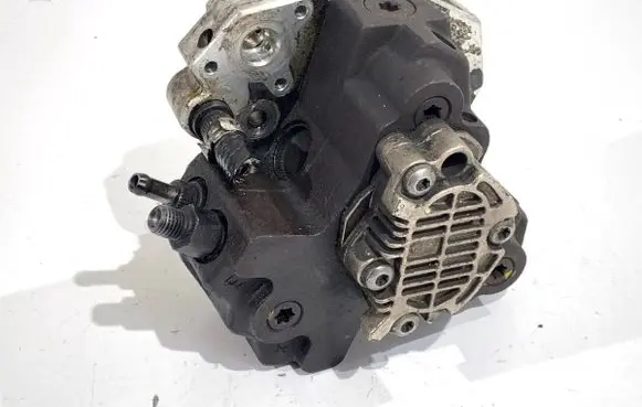 Volvo S60 Fuel injection high pressure pump 8642778