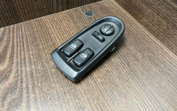 Iveco Daily 4th gen Electric window control switch 5801304491