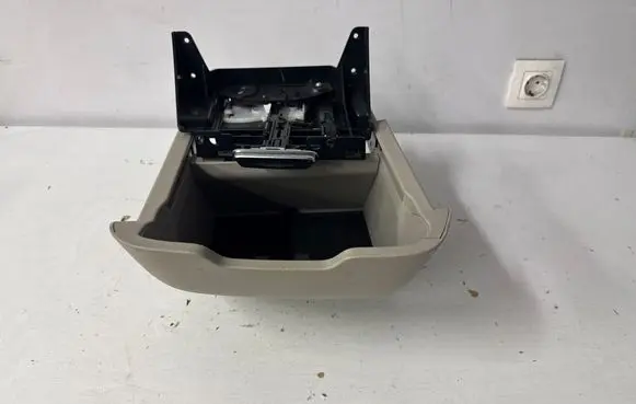 Chrysler Pacifica Glove box set 5091175 618681 2920173