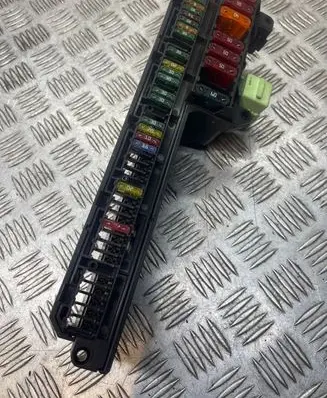 BMW 5 E60 E61 Fuse module 693245201 106887