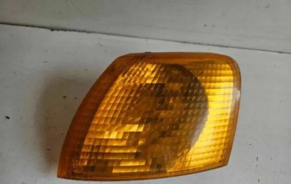 Volkswagen PASSAT B5 Front indicator light 3B0953049
