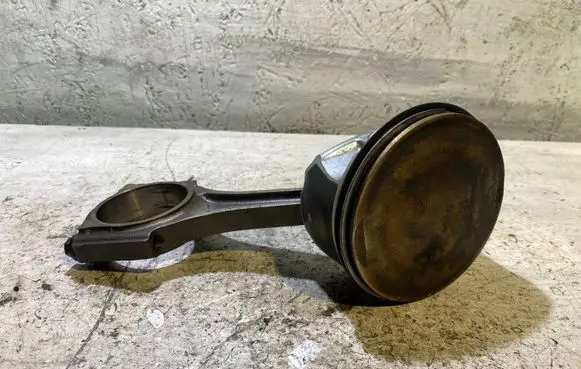 Dodge Challenger Piston with connecting rod