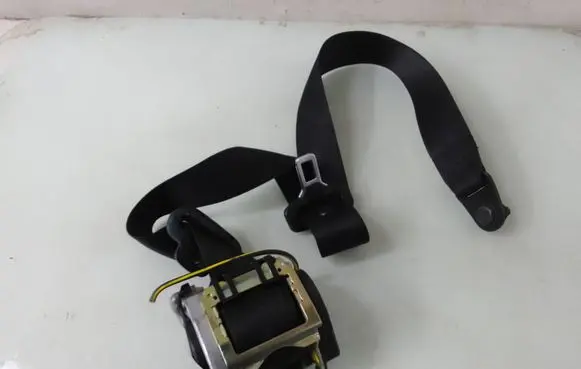 Mercedes-Benz Vaneo W414 Rear seatbelt 561009901