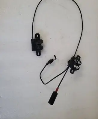 Volvo V40 Engine bonnet/hood lock/catch 31371016