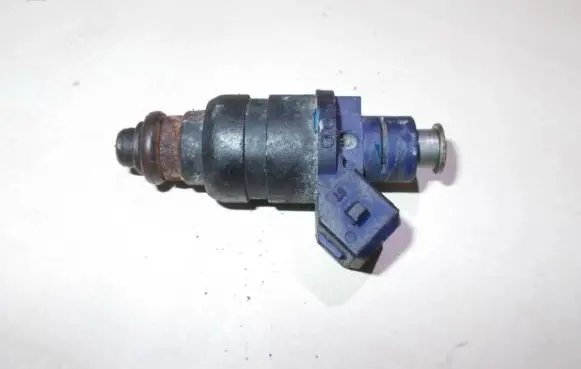 Audi A4 S4 B5 8D Fuel injector 078133551l
