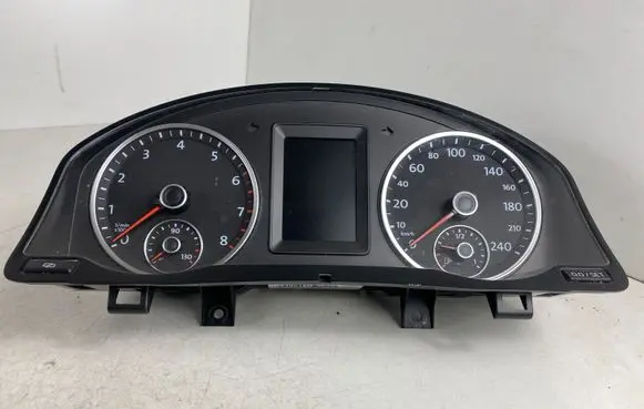 Volkswagen Tiguan Speedometer (instrument cluster) 5N0920872 1073926307 VD104812