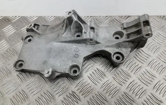 Volkswagen PASSAT B6 Generator/alternator bracket 03G903143A