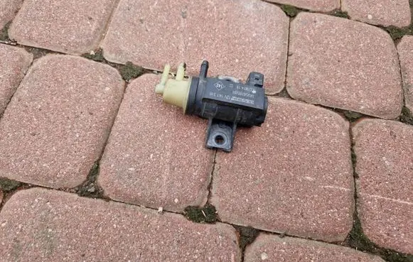 Opel Movano B Turbo solenoid valve 149561858R
