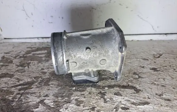 Audi A4 S4 B5 8D Mass air flow meter 037906461B AFH6010A