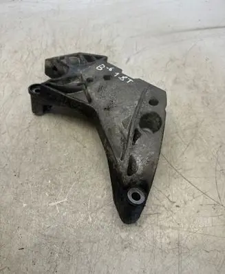 Engine mounting bracket