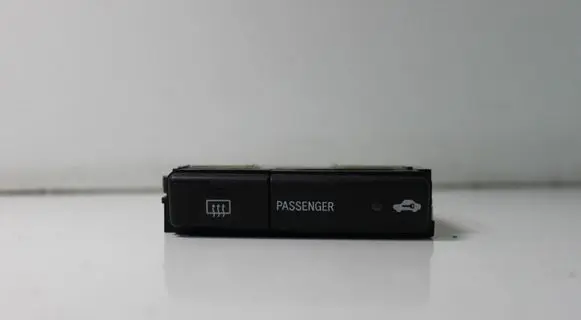Toyota Avensis T250 Windscreen/window heater switch 8479005130