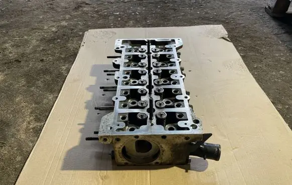 Opel Insignia A Engine head 55571949
