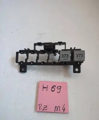 Audi A4 S4 B7 8E 8H Relay mounting block 8E0937503