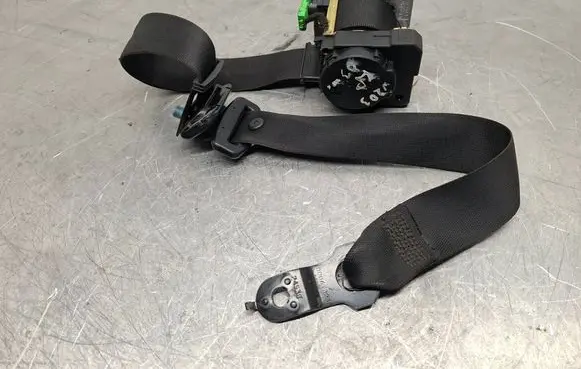 Mercedes-Benz C W203 Front seatbelt 2038606585 33015929F