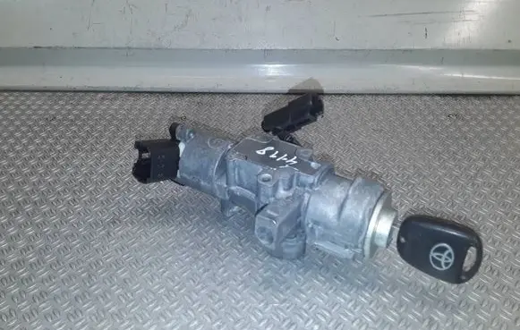 Toyota Avensis T250 Ignition lock 450200504