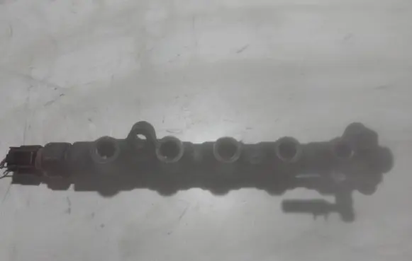 Toyota Avensis Verso Fuel main line pipe VE2S020