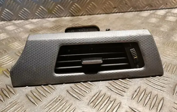 BMW 3 E90 E91 Dashboard air vent grill cover trim 9130466