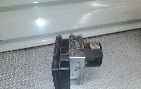 Mercedes-Benz C AMG W203 ABS Pump A2095451432 A0044315412