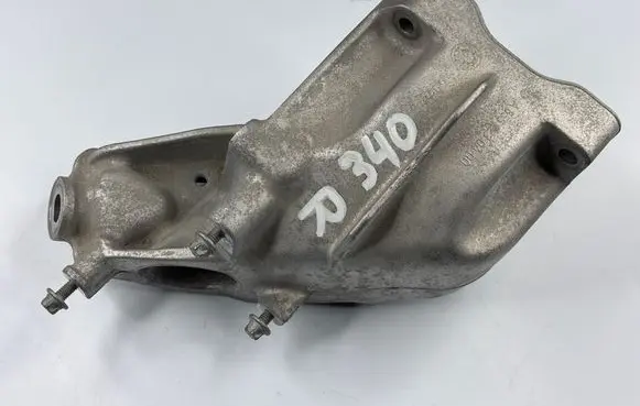Mercedes-Benz GLS X167 Engine mounting bracket A6562230400