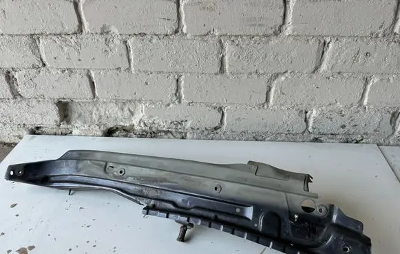 Audi Q7 4L Fender mounting bracket 4L0805175 48705