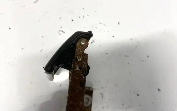 Nissan Primera Engine bonnet (hood) release handle