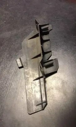 Headlight/headlamp mounting bracket