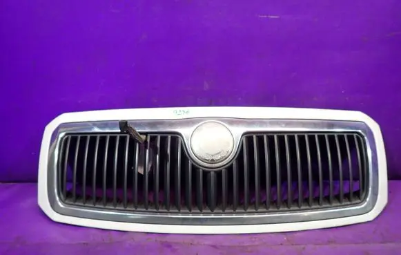 Skoda Fabia Mk1 (6Y) Front grill 6Y0853668B