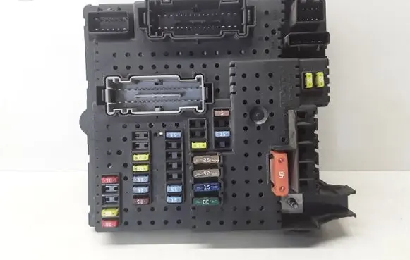 Volvo V70 Fuse module 28080156 30786646