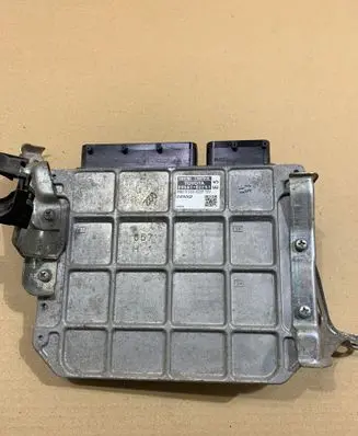 Toyota Auris 150 Engine control unit/module 8966102E51 MB2753000221