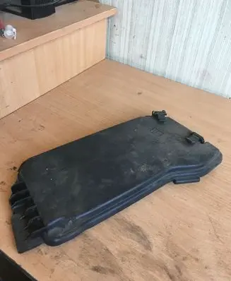 Mercedes-Benz C W204 Fuse box cover A2045400182