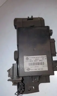 Audi A4 S4 B6 8E 8H Tow bar trailer control unit/module 8E0907383 5DS00840800