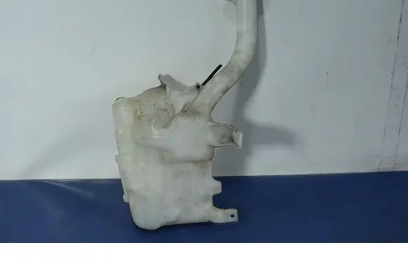 Ford Fusion Windshield washer fluid reservoir/tank DS7317B613B