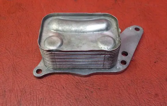 Peugeot 207 Oil filter mounting bracket 81573572