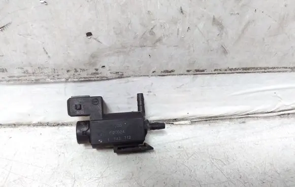 BMW 3 E46 Vacuum valve 72234100