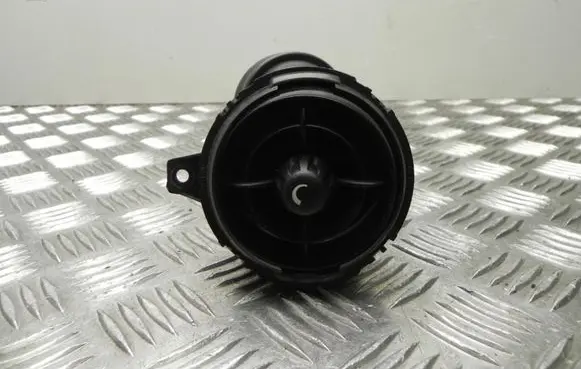 Rear air vent grill