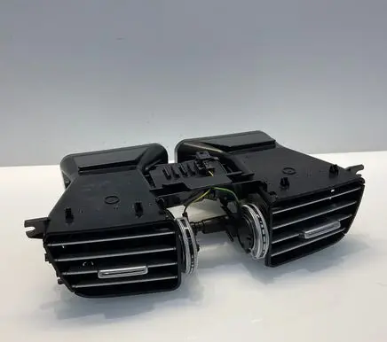 Mercedes-Benz E W212 Dash center air vent grill A2128303154 08643001 2128303154