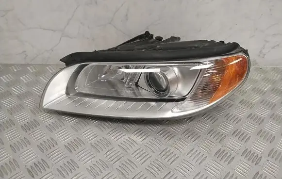 Volvo V70 Headlight/headlamp 31214347