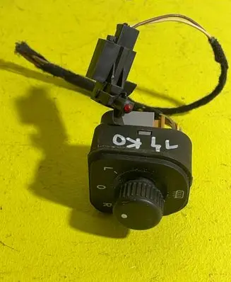 Volkswagen Tiguan Wing mirror switch 138KM