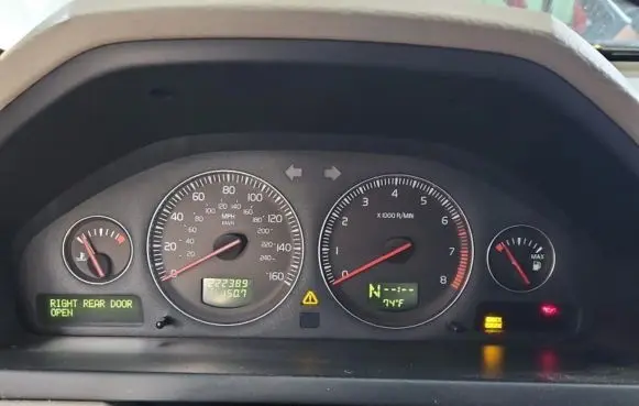 Volvo XC90 Speedometer (instrument cluster) 30682279 IMPRK1381783