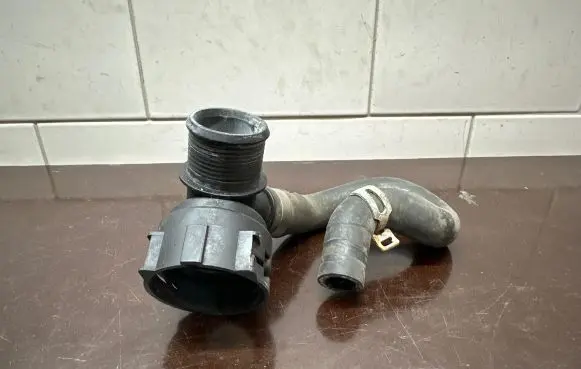 Volvo V40 Engine coolant pipe/hose 206931