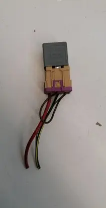 Volkswagen Transporter - Caravelle T5 Fuel pump relay 1J0906381A