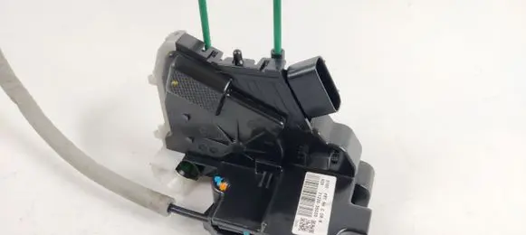 SsangYong Tivoli Front door lock 7122035020