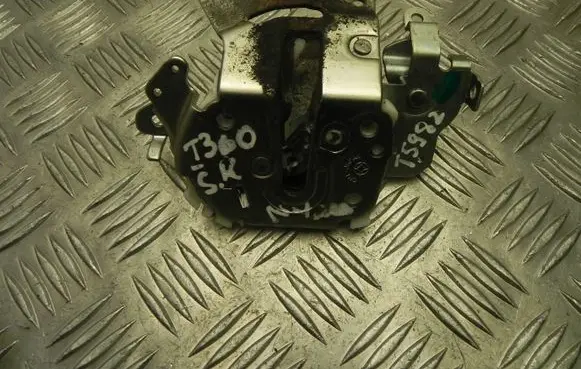Loading door lock